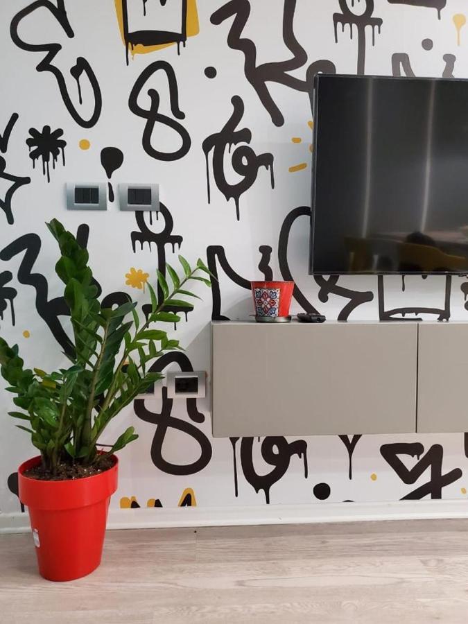 Helga'S Deluxe 3 Apartment Тирана Экстерьер фото