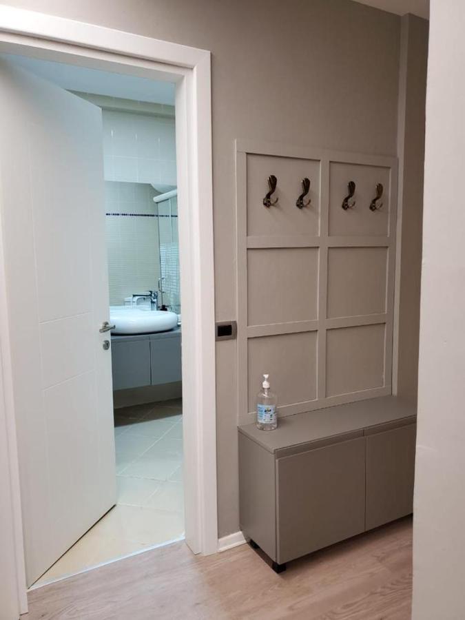 Helga'S Deluxe 3 Apartment Тирана Экстерьер фото