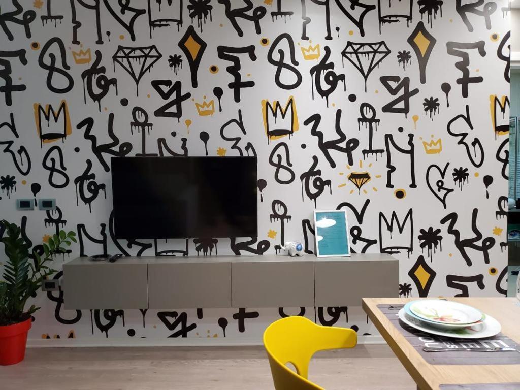 Helga'S Deluxe 3 Apartment Тирана Экстерьер фото