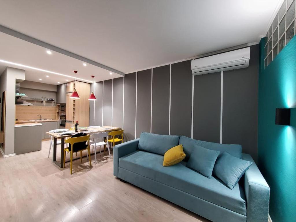 Helga'S Deluxe 3 Apartment Тирана Экстерьер фото