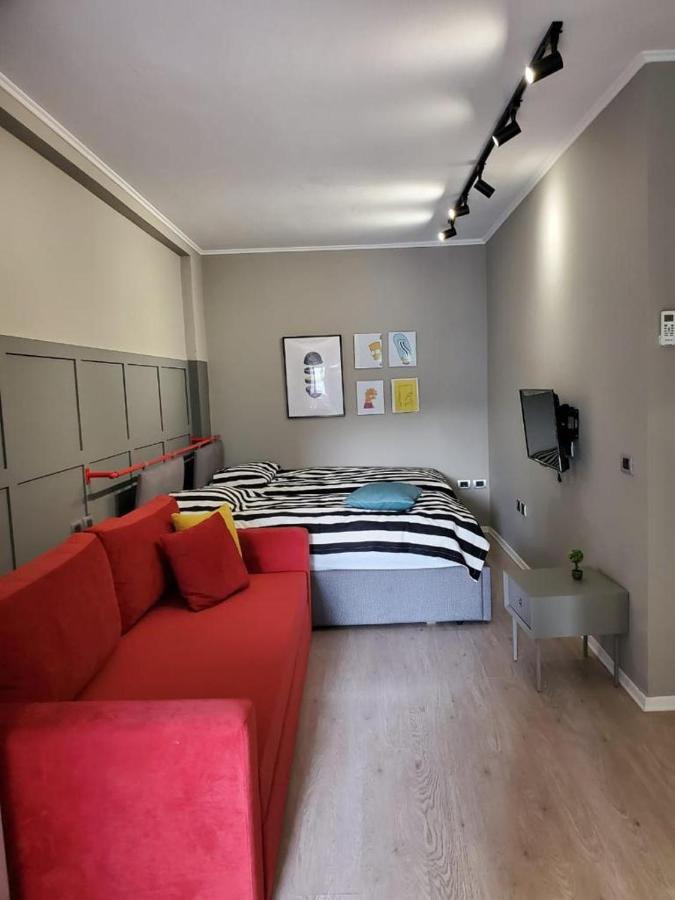 Helga'S Deluxe 3 Apartment Тирана Экстерьер фото