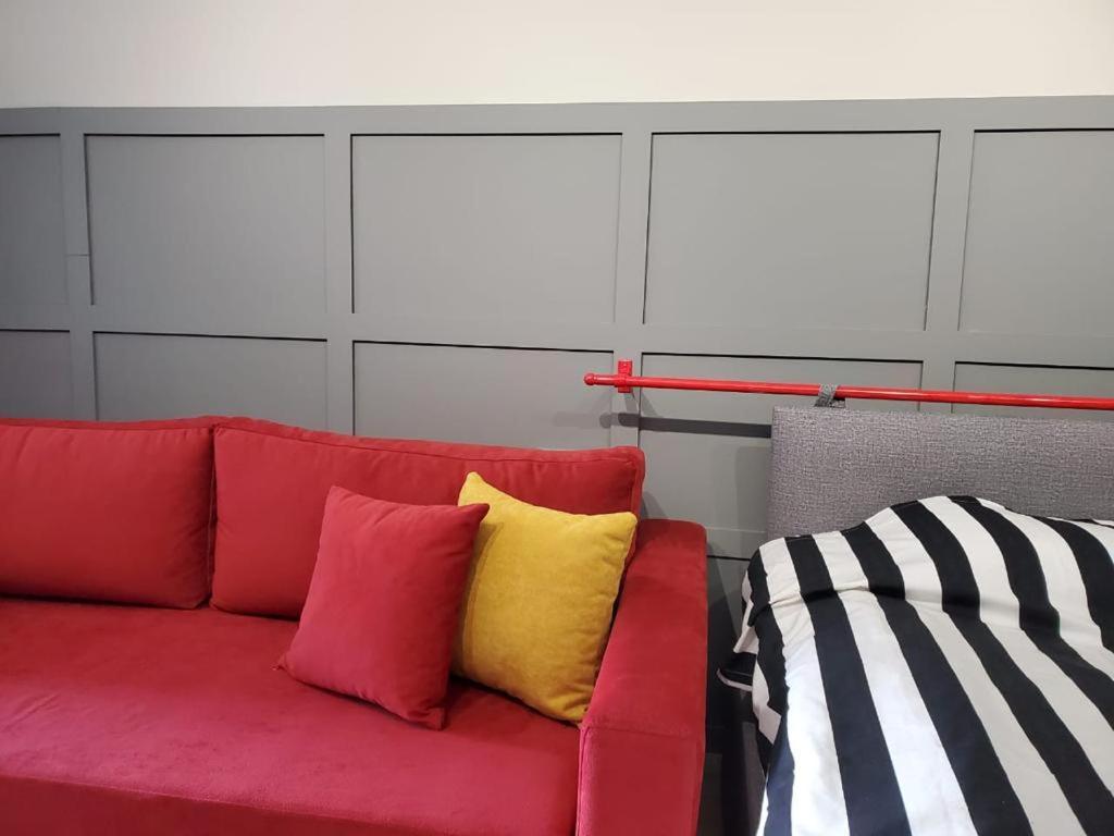 Helga'S Deluxe 3 Apartment Тирана Экстерьер фото