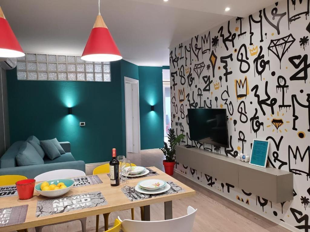 Helga'S Deluxe 3 Apartment Тирана Экстерьер фото