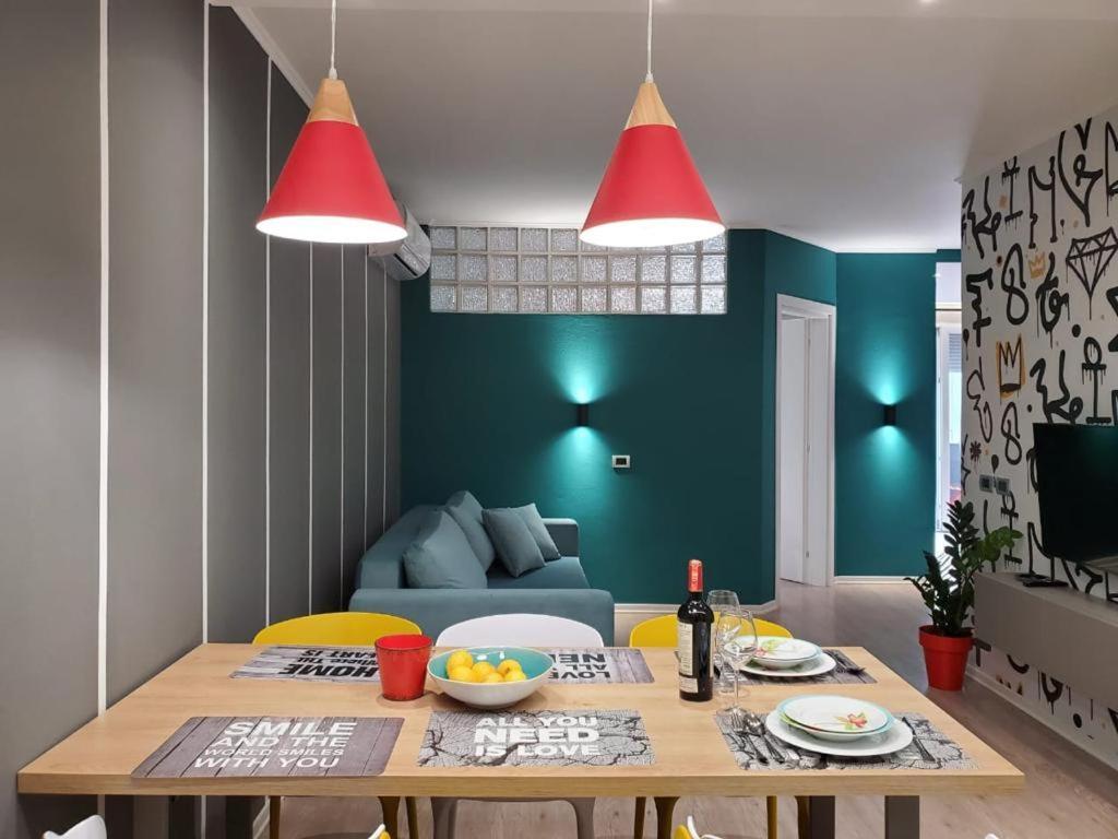 Helga'S Deluxe 3 Apartment Тирана Экстерьер фото