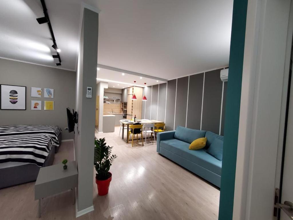 Helga'S Deluxe 3 Apartment Тирана Экстерьер фото