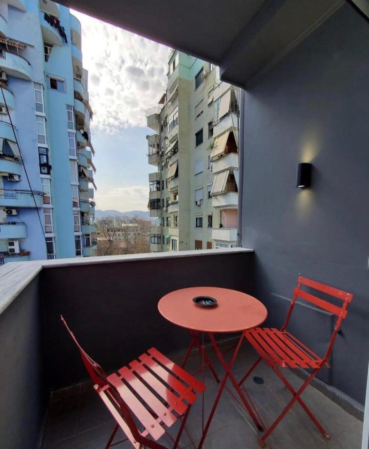 Helga'S Deluxe 3 Apartment Тирана Экстерьер фото